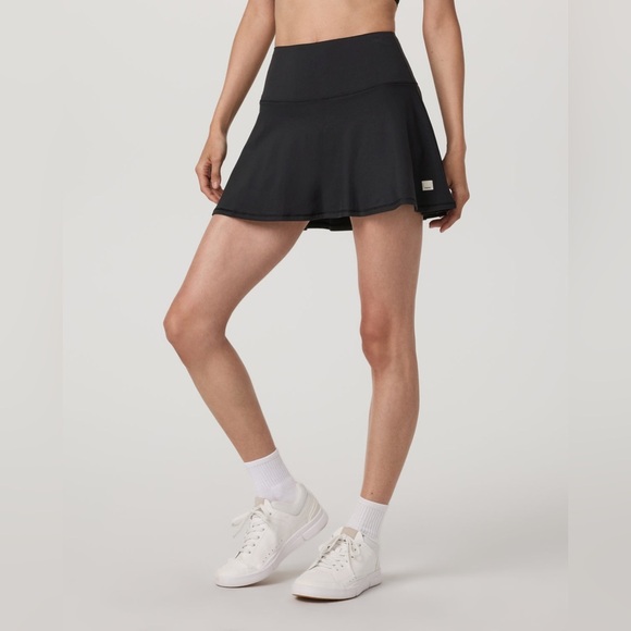 Vuori Dresses & Skirts - Vuori Black Baseline Skirt 14.5”